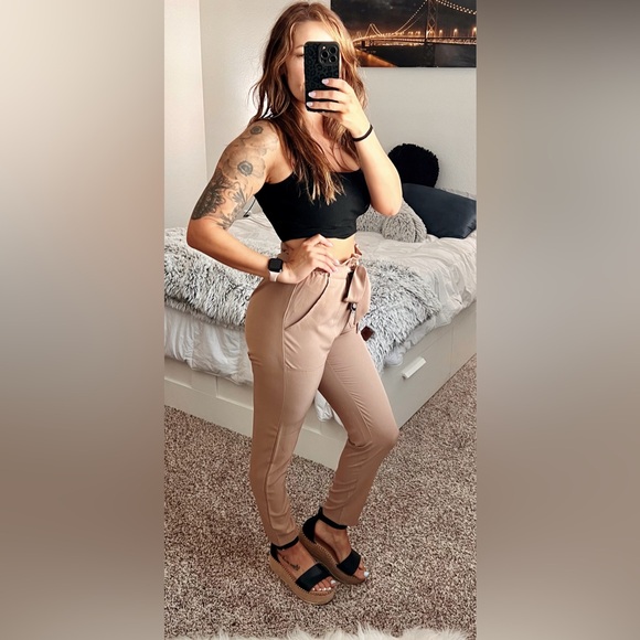 Simplee beige paper bag waist pants w/ tie - Picture 3 of 9